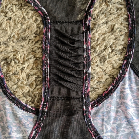 Lululemon Sunshine Salutation Tank - Size 6 - Picture 9 of 11